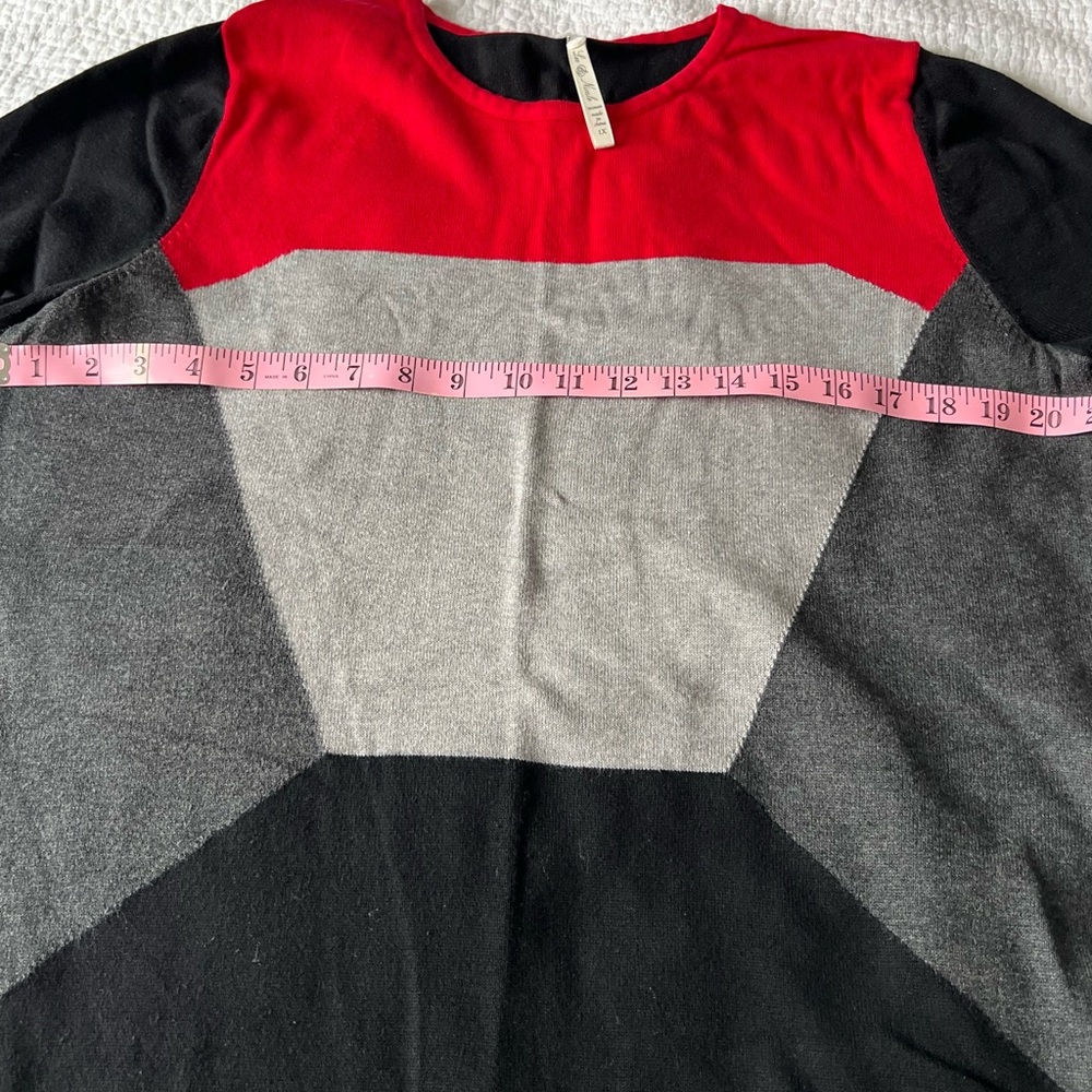 Leo & Nicole Red and Black Knit sweater - Picture 3 of 5